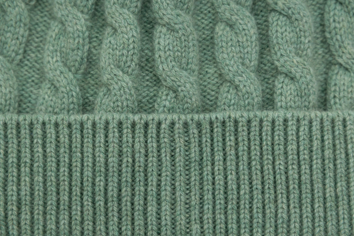 Berretto intrecciato verde salvia in cashmere