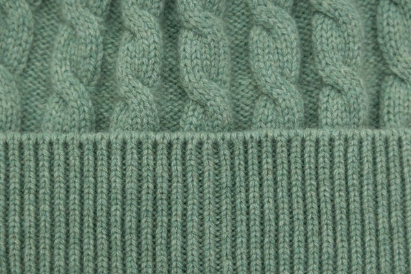 Cappello in cashmere verde salvia intrecciato