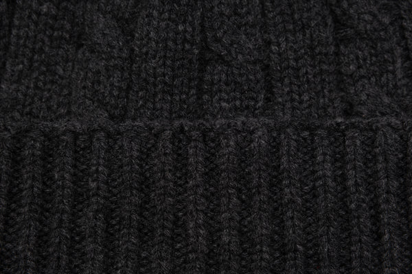 Cappello lavorato a maglia in cashmere grigio scuro