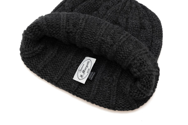 Cappello lavorato a maglia in cashmere grigio scuro