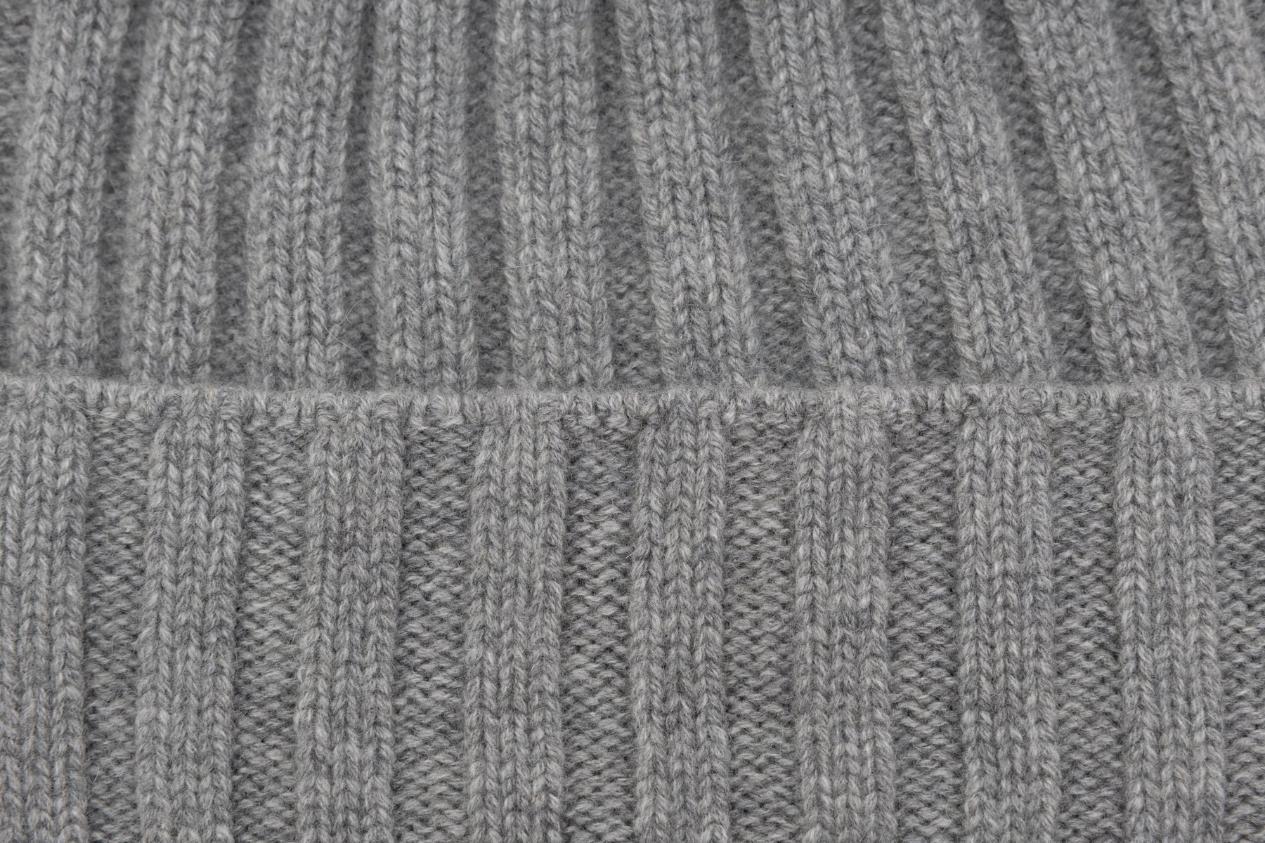 Gray ribbed cashmere beanie