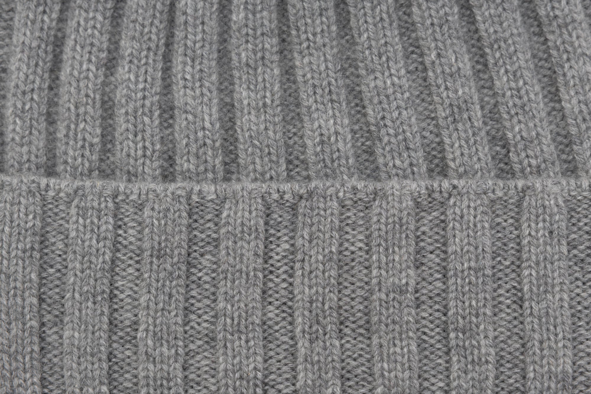 Gray ribbed cashmere beanie