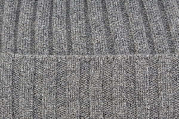 Gray ribbed cashmere beanie