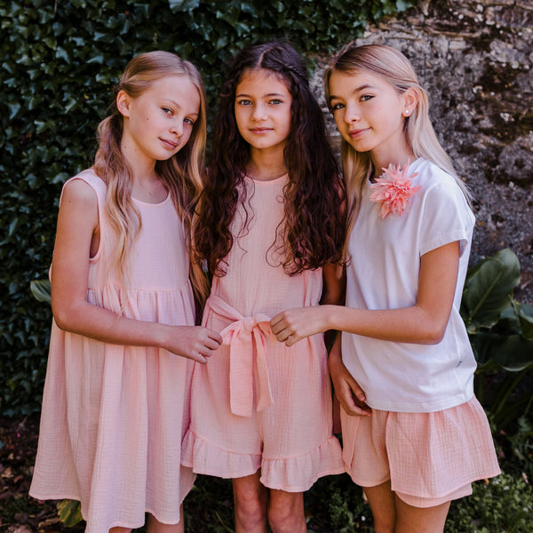 ROBE EN GAZE ROSE AVEC UN NŒUD À L'ARRIÈRE