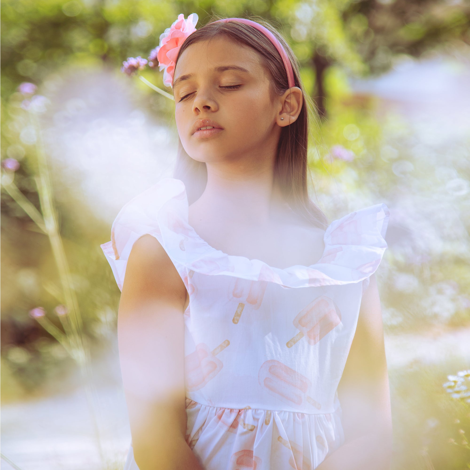 ROBE AVEC DÉTAILS VOLANTS