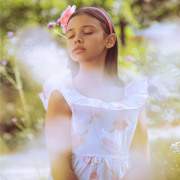 ROBE AVEC DÉTAILS VOLANTS