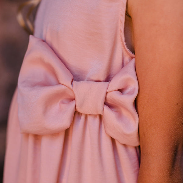 TOP SILK HAND WITH BOW