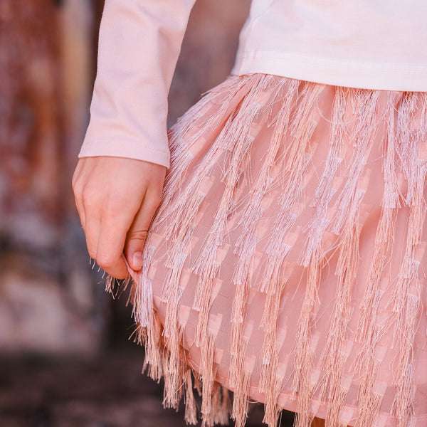 SKIRT WITH FILAMENTOUS TUFTS