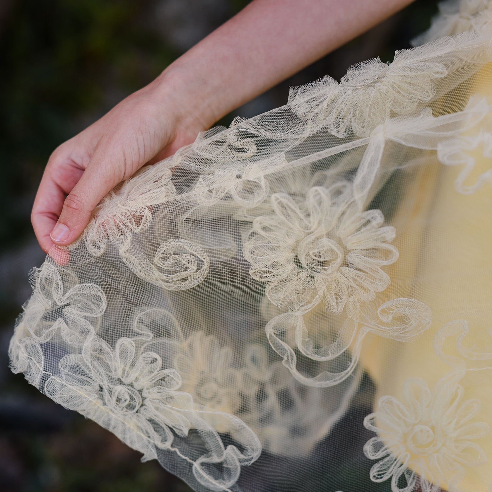 EMBROIDERED DAISY TULLE SKIRT