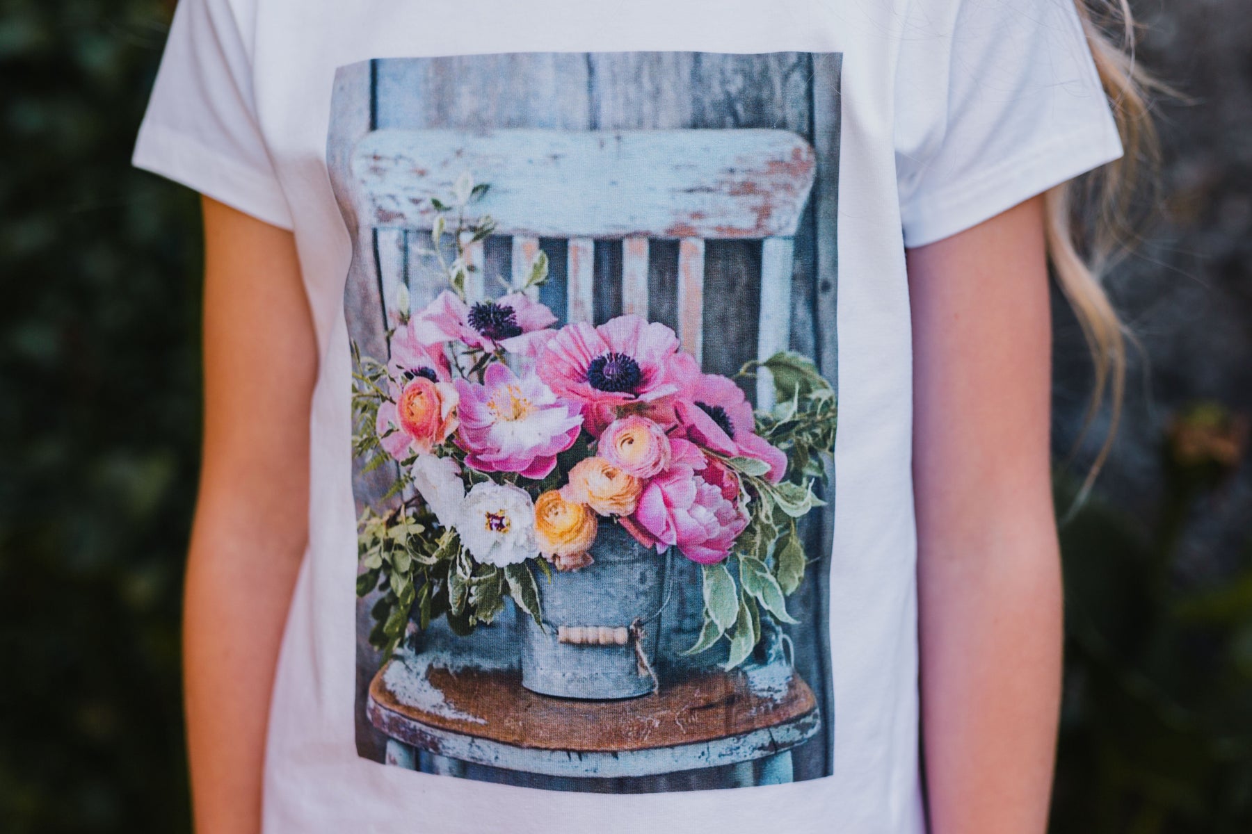 T-SHIRT STAMPA VASO CON FIORI
