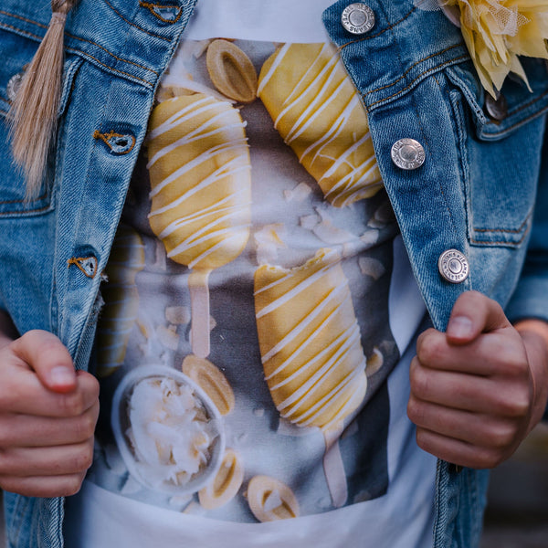 T-SHIRT MET GELE IJSCRÈME DRUK