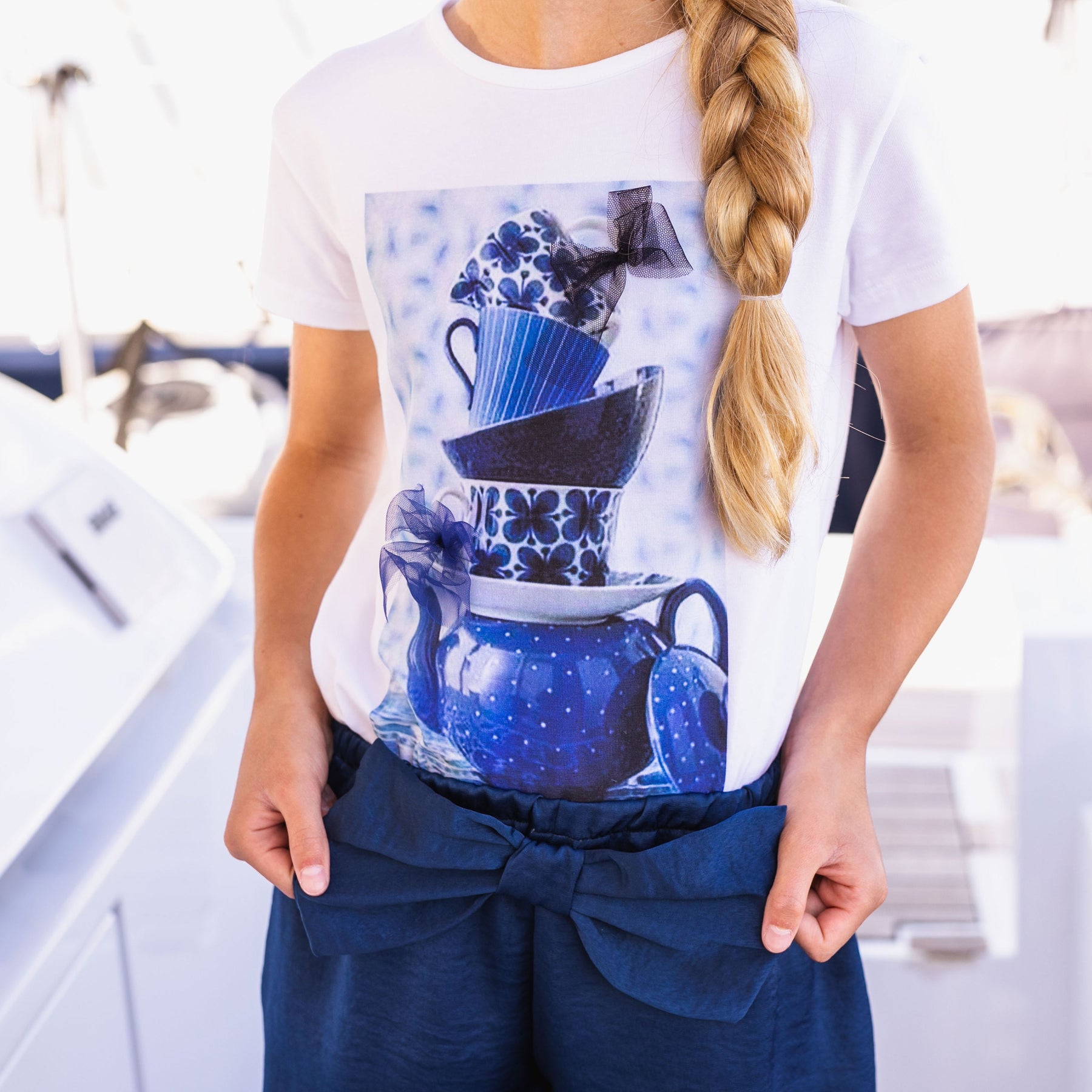 T-SHIRT AVEC IMPRIMÉ DE TASSE BLEUE