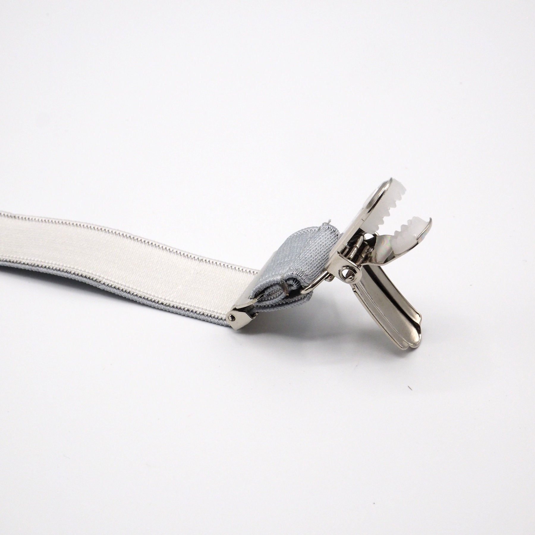 Elegant thin ice suspenders