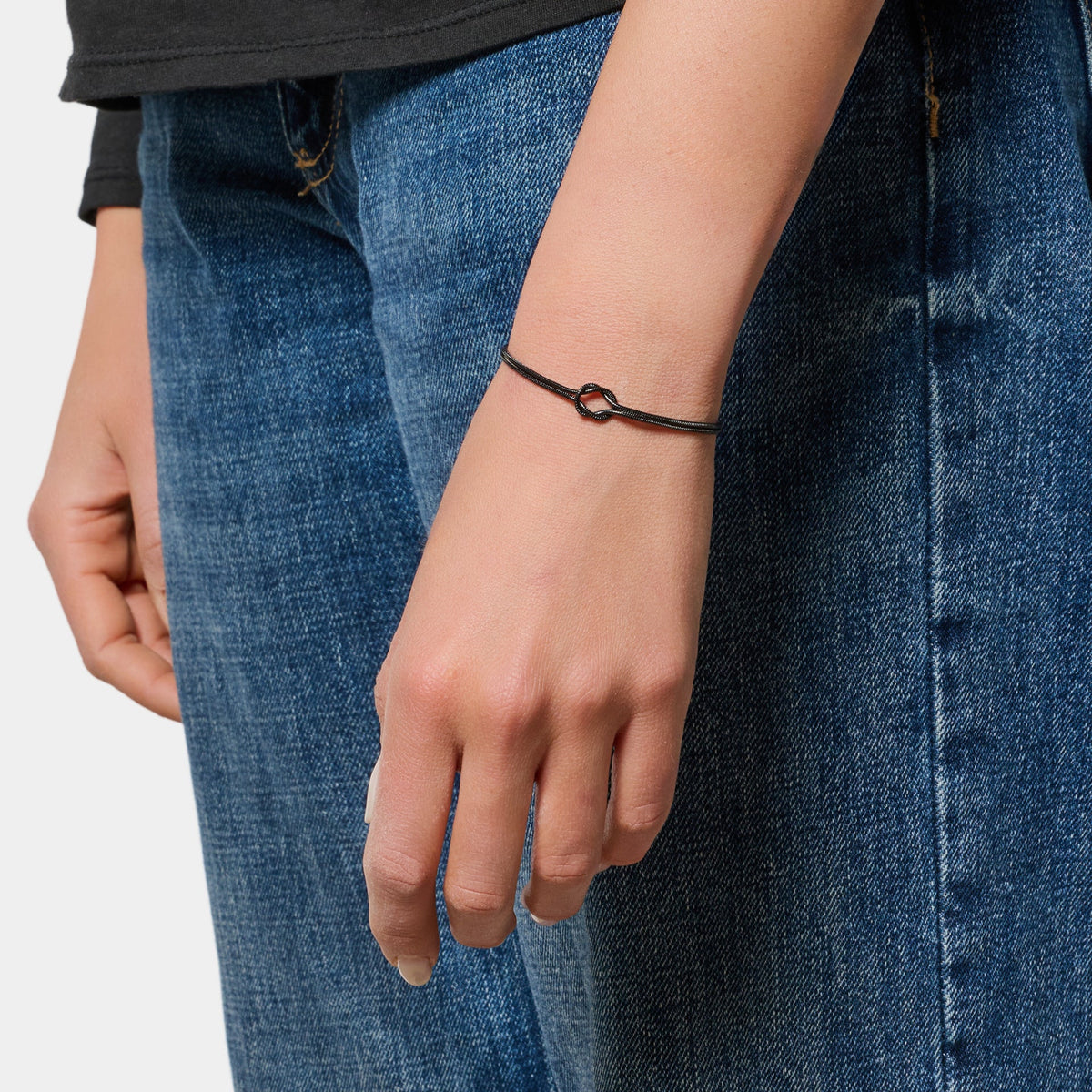 Soft infinity knot bracelet in steel