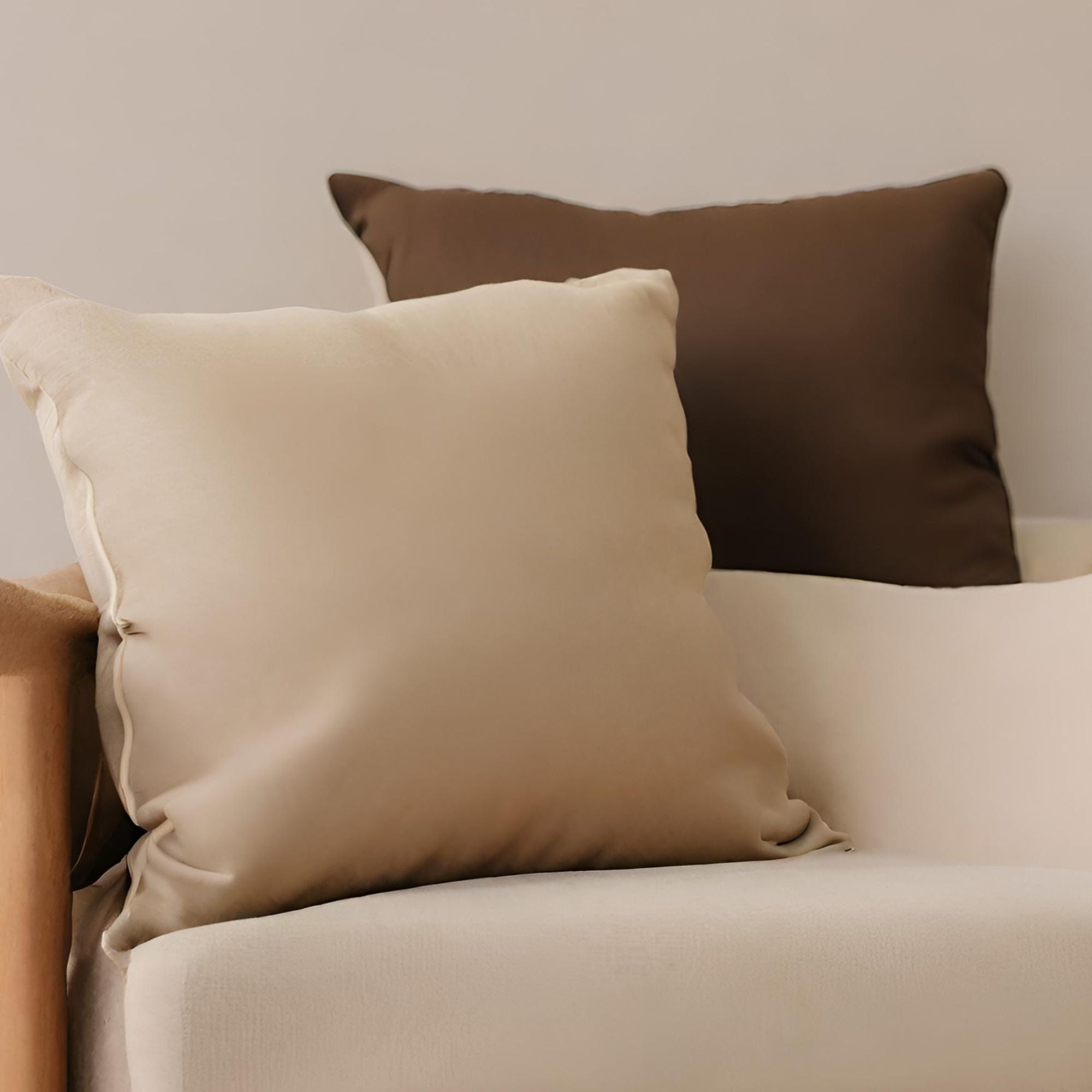 Cuscino arredo in ecopelle beige