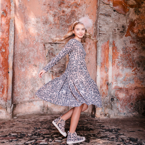 DRESS WITH DOUBLE RUFFLE FLEECE PATTERN