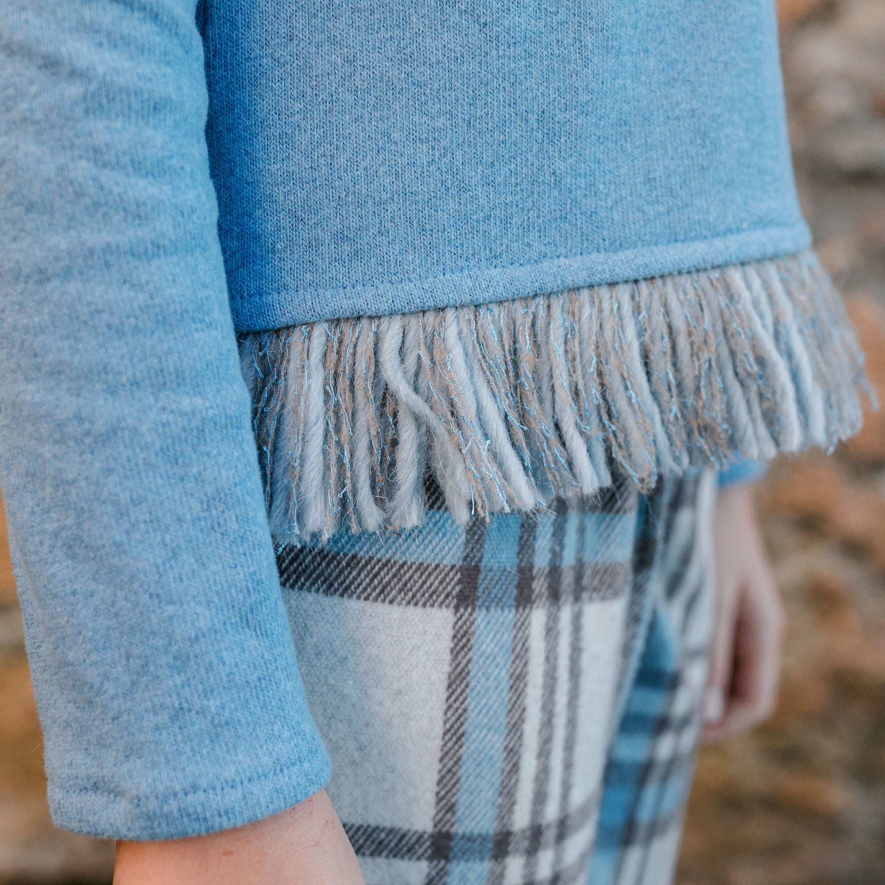 WARM COTTON SWEATER WITH FRINGE DETAIL