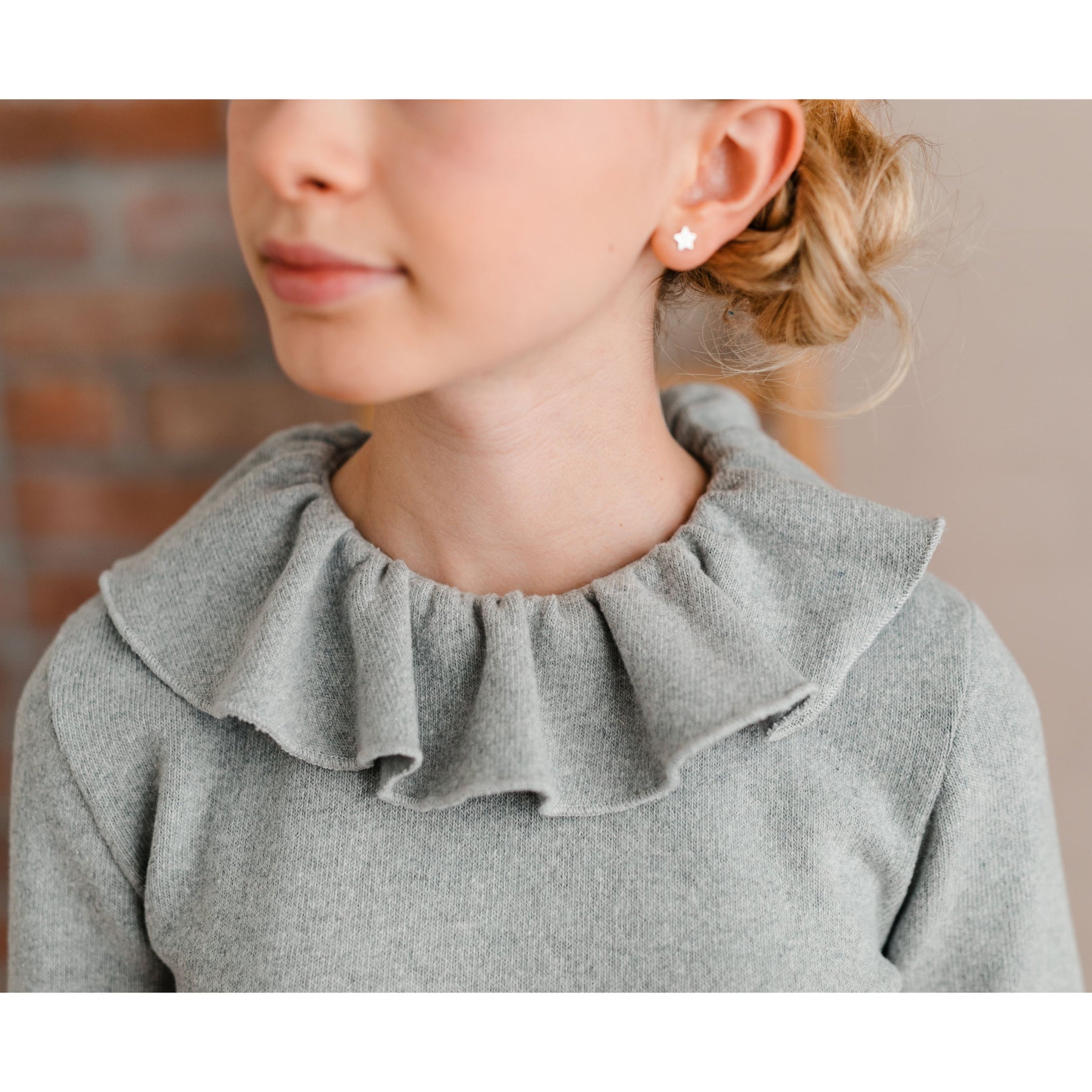 WARM COTTON SWEATER WITH RUFFLED COLLAR