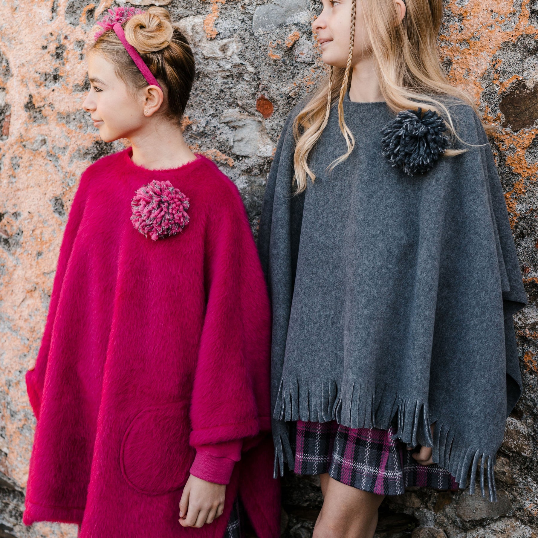 FLEECE CAPE WITH FRINGES