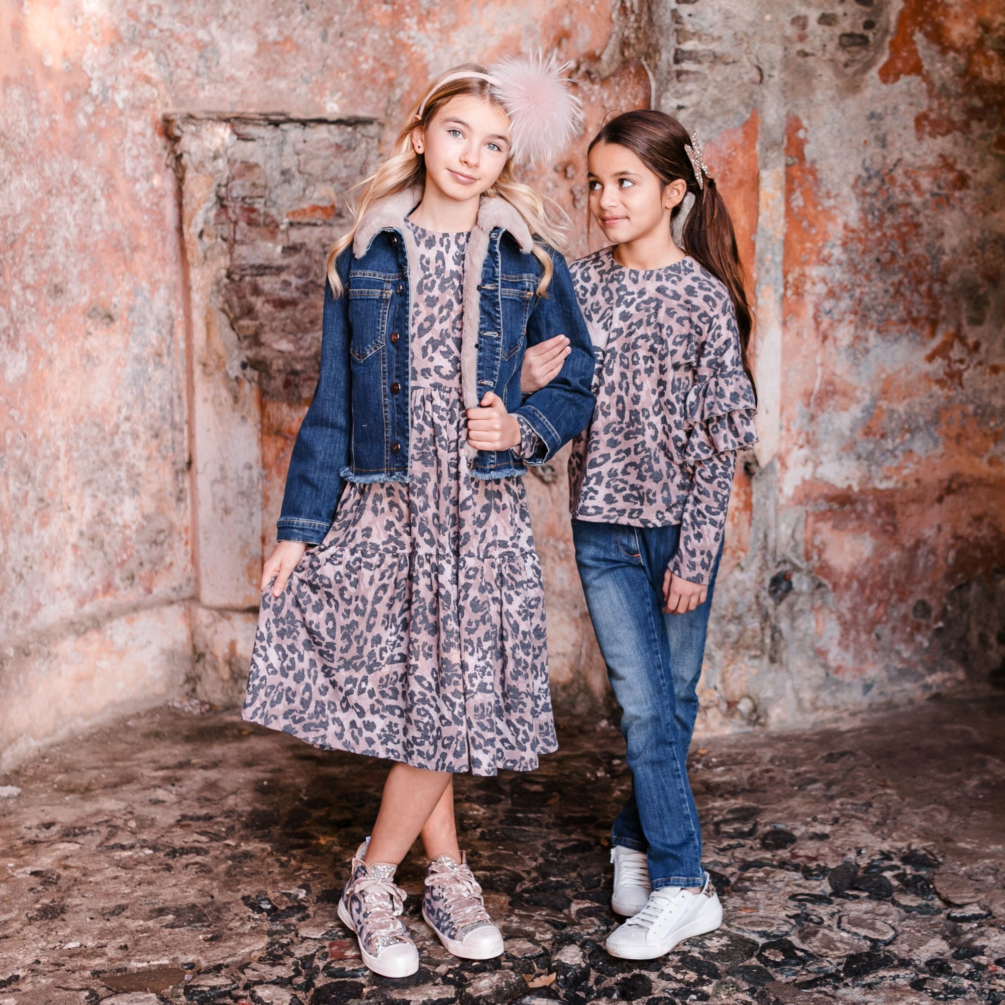 CHAQUETA DE DENIM CON DETALLE DE COLLAR DE PELO SINTÉTICO