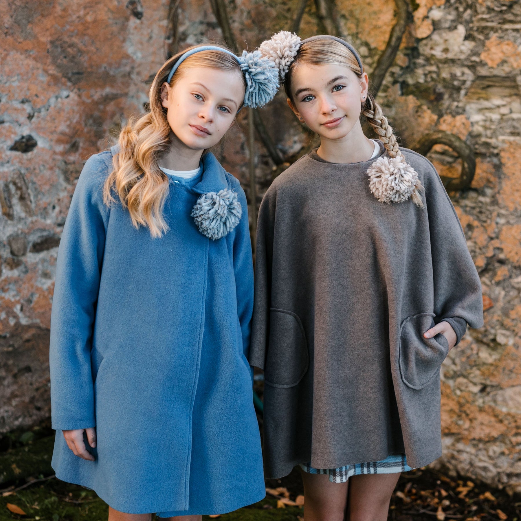 FLEECE CAPE WITH POCKETS