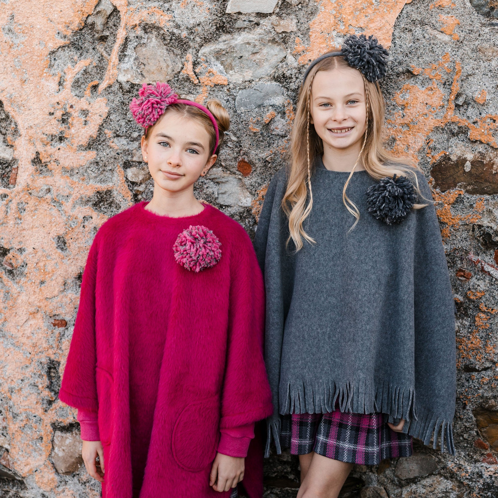 FLEECE EFFECT CAPE WITH POCKETS