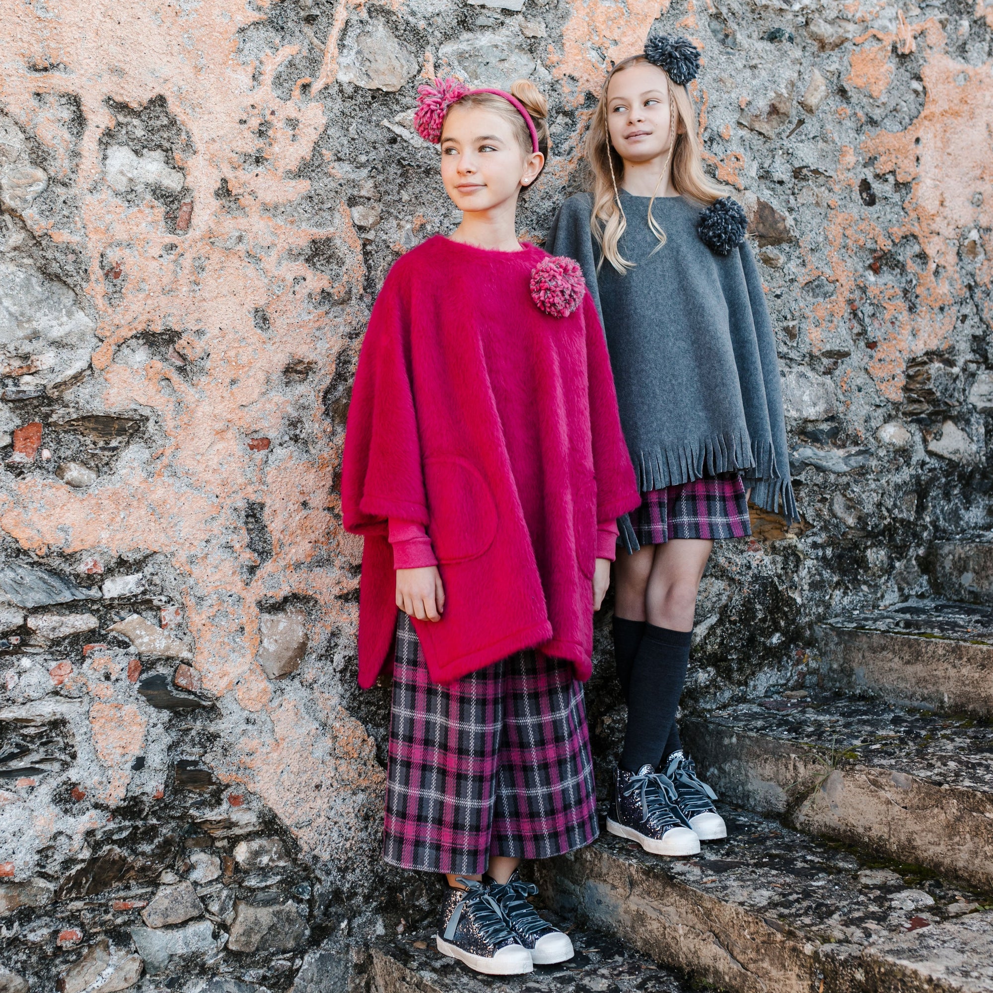 FLEECE EFFECT CAPE WITH POCKETS