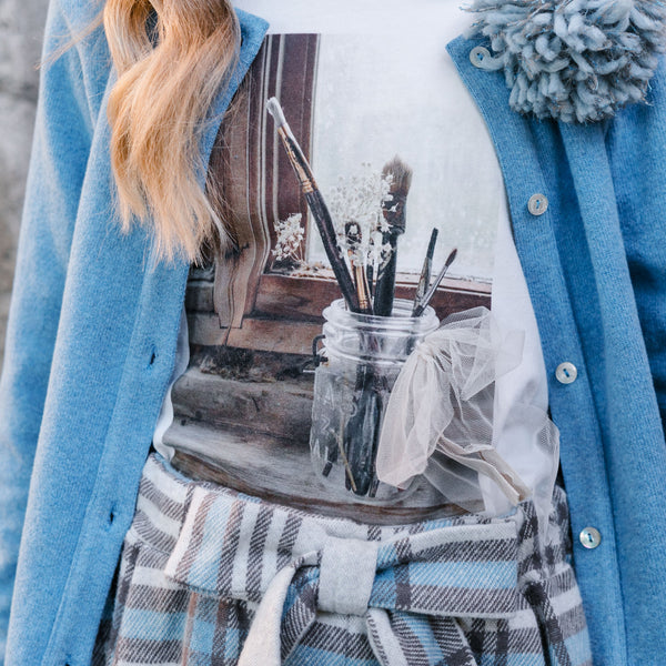 T-SHIRT Z NASTRANJENIM POTISKOM