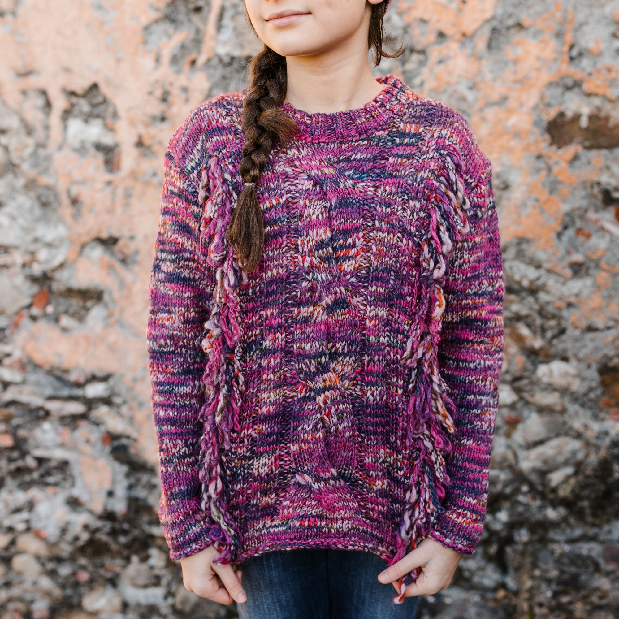 SUÉTER MULTICOLOR CON BORLAS