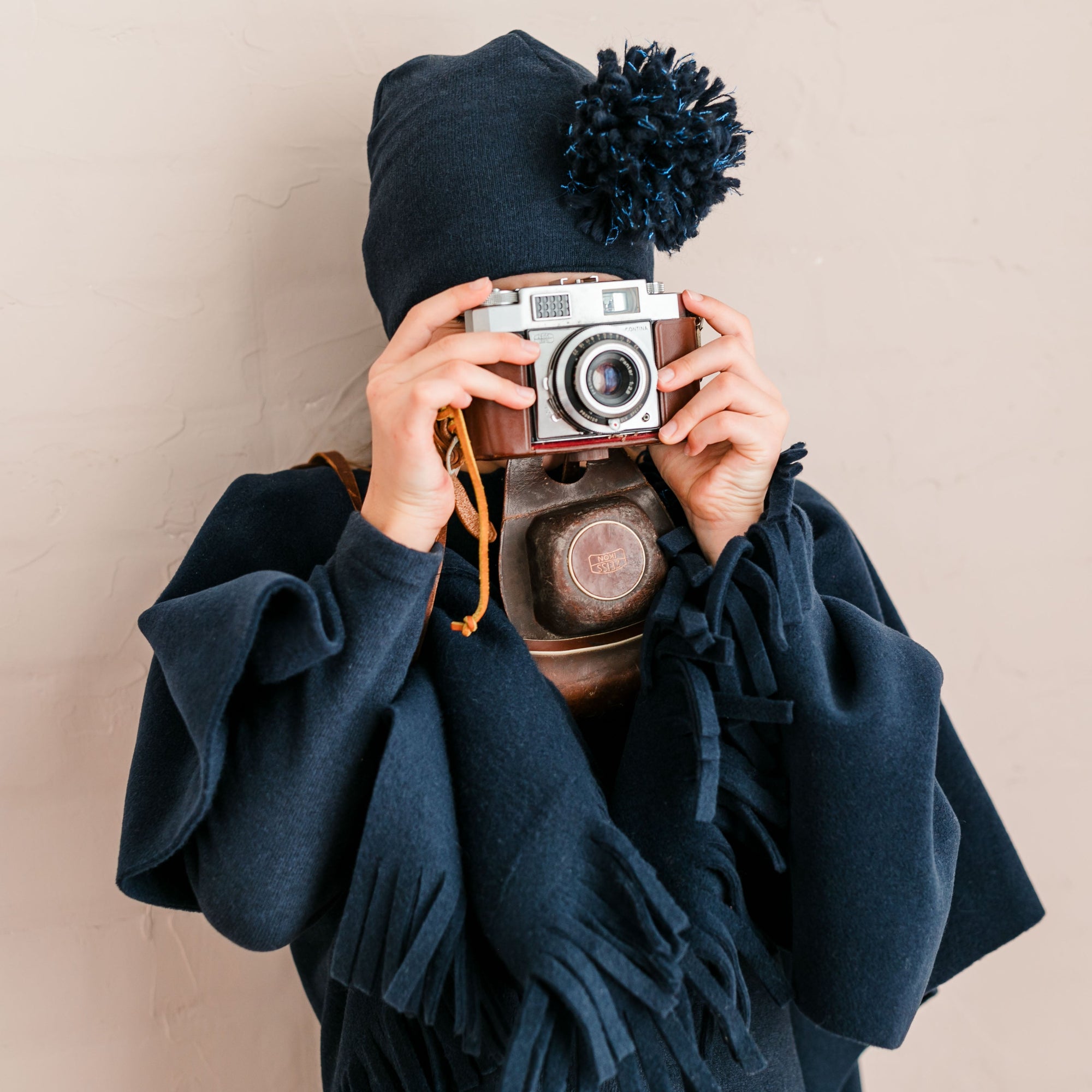 GORRO CON POMPÓN DE LANA