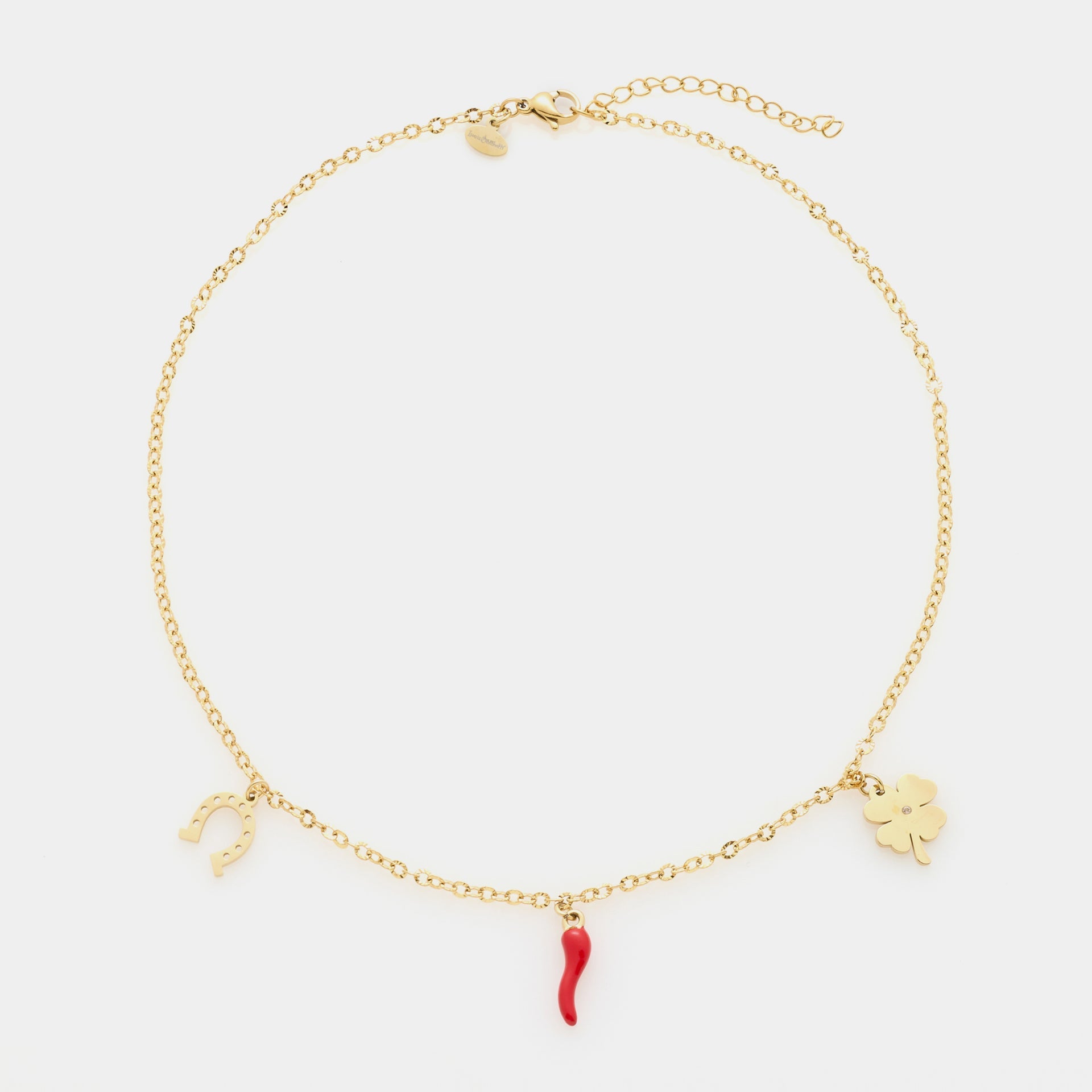 Collana acciaio dorato maglia rolò fina con tre ciondoli in acciaio dorato quadrifoglio, corno smaltato rosso e ferro di cavallo