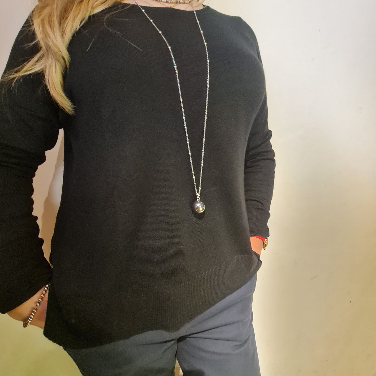 Angel caller necklace in steel 100 cm with mirror polished sphere with rattle 2 cm