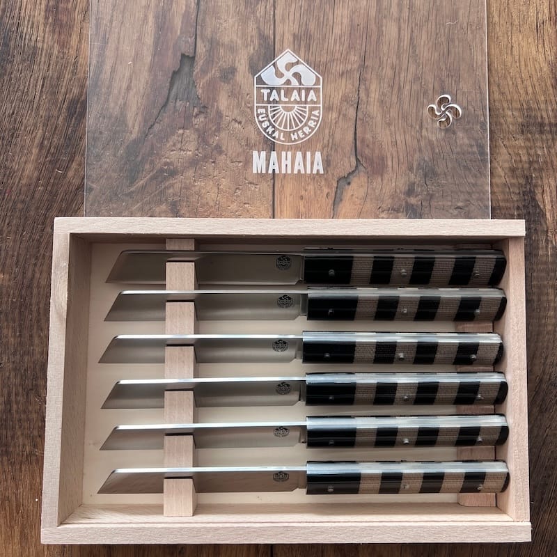 COFFRET-COUTEAU-DE-TABLE-MAHAIA