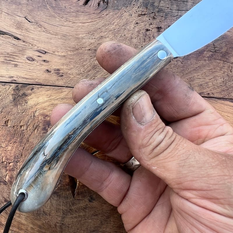 COUTEAU BASQUE NAFARROA MANCHE EN IVOIRE DE MAMMOUTH ET LAME CARBONE