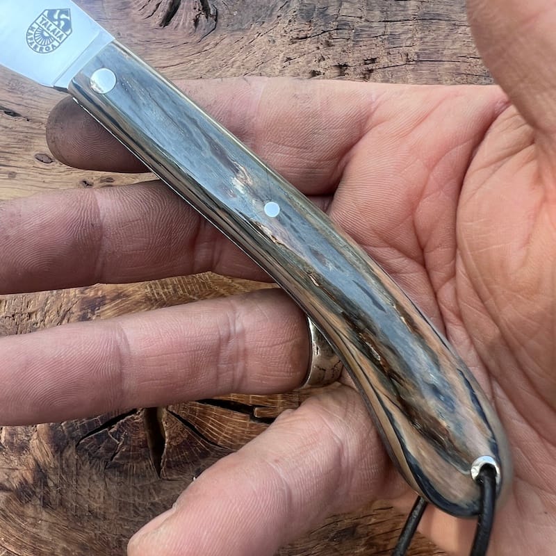 COUTEAU BASQUE NAFARROA MANCHE EN IVOIRE DE MAMMOUTH ET LAME CARBONE