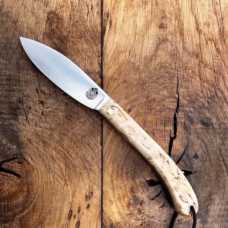 LE COUTEAU BASQUE TALAIA NAFARROA est un couteau basque de pliant, né au pays basque à Saint Jean Pied de Port. Il est symbolique de la province de la Basse Navarre.