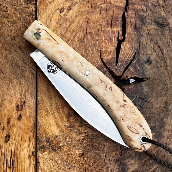 LE COUTEAU BASQUE TALAIA NAFARROA est un couteau basque de pliant, né au pays basque à Saint Jean Pied de Port. Il est symbolique de la province de la Basse Navarre.