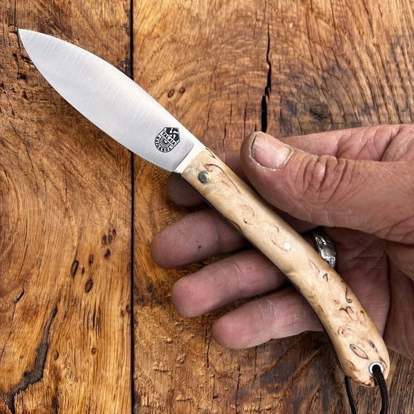 LE COUTEAU BASQUE TALAIA NAFARROA est un couteau basque de pliant, né au pays basque à Saint Jean Pied de Port. Il est symbolique de la province de la Basse Navarre.