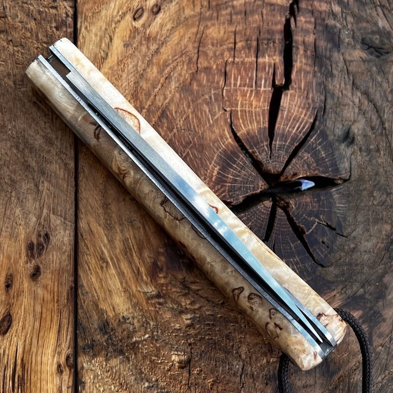 LE COUTEAU BASQUE TALAIA NAFARROA est un couteau basque de pliant, né au pays basque à Saint Jean Pied de Port. Il est symbolique de la province de la Basse Navarre.