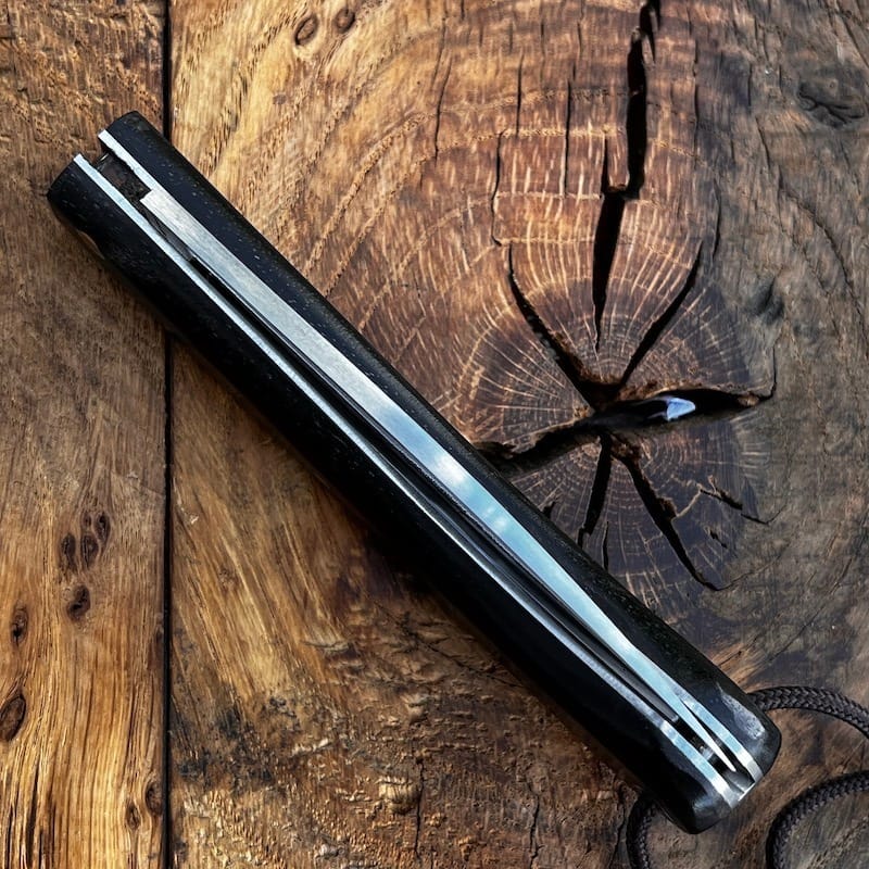 LE COUTEAU BASQUE TALAIA NAFARROA est un couteau basque de pliant, né au pays basque à Saint Jean Pied de Port. Il est symbolique de la province de la Basse Navarre.