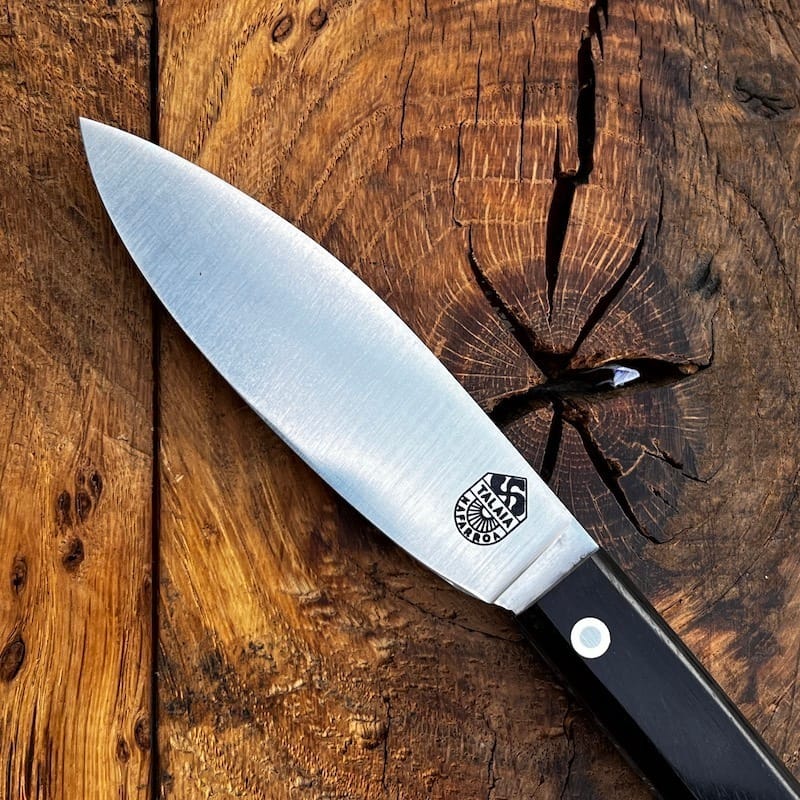 LE COUTEAU BASQUE TALAIA NAFARROA est un couteau basque de pliant, né au pays basque à Saint Jean Pied de Port. Il est symbolique de la province de la Basse Navarre.