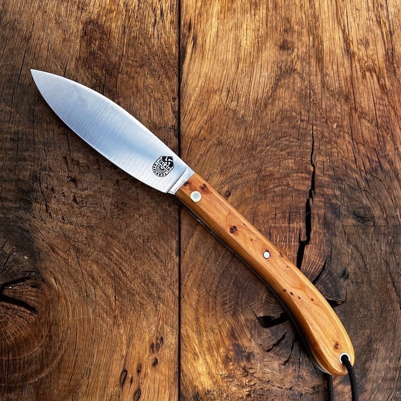 LE COUTEAU BASQUE TALAIA NAFARROA est un couteau basque de pliant, né au pays basque à Saint Jean Pied de Port. Il est symbolique de la province de la Basse Navarre.