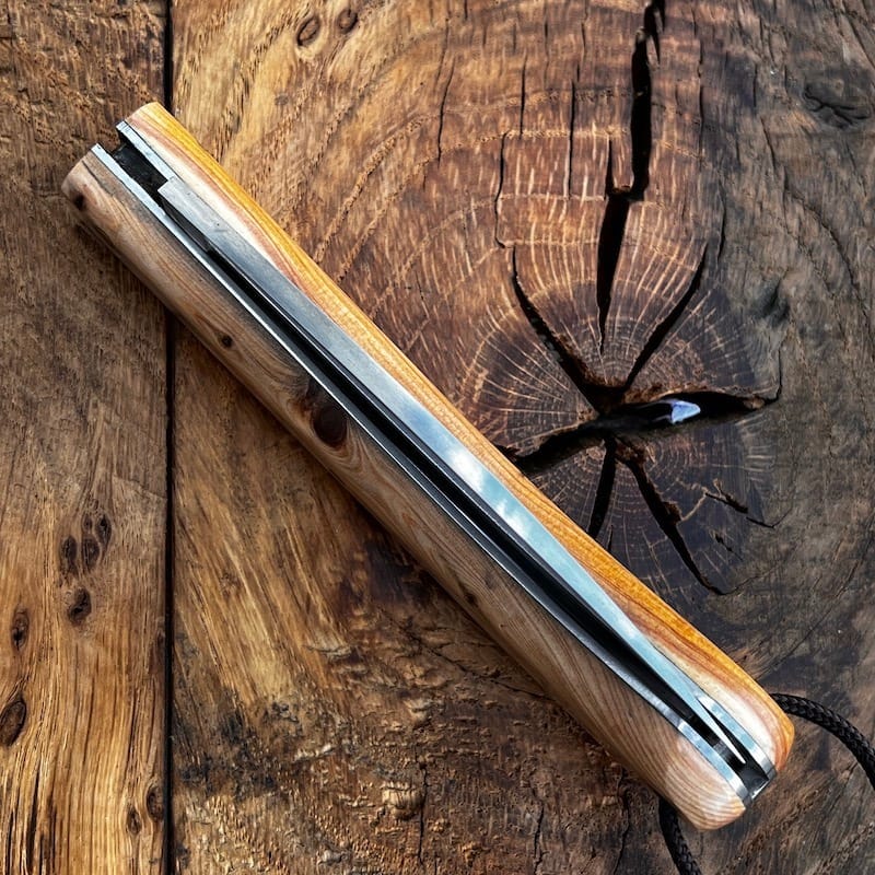 LE COUTEAU BASQUE TALAIA NAFARROA est un couteau basque de pliant, né au pays basque à Saint Jean Pied de Port. Il est symbolique de la province de la Basse Navarre.