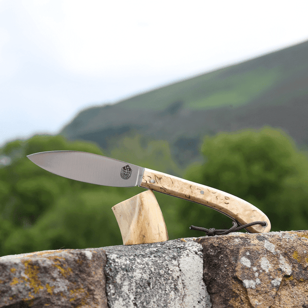 LE COUTEAU BASQUE TALAIA NAFARROA est un couteau basque de pliant, né au pays basque à Saint Jean Pied de Port. Il est symbolique de la province de la Basse Navarre.