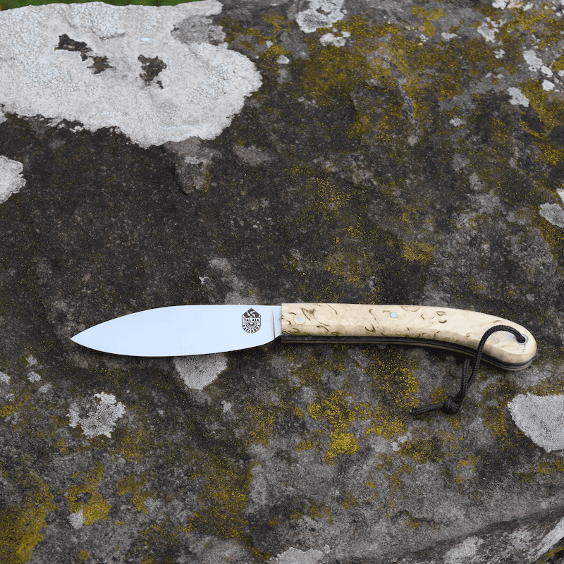 LE COUTEAU BASQUE TALAIA NAFARROA est un couteau basque de pliant, né au pays basque à Saint Jean Pied de Port. Il est symbolique de la province de la Basse Navarre.