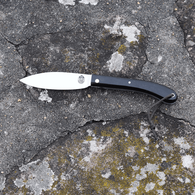 LE COUTEAU BASQUE TALAIA NAFARROA est un couteau basque de pliant, né au pays basque à Saint Jean Pied de Port. Il est symbolique de la province de la Basse Navarre.