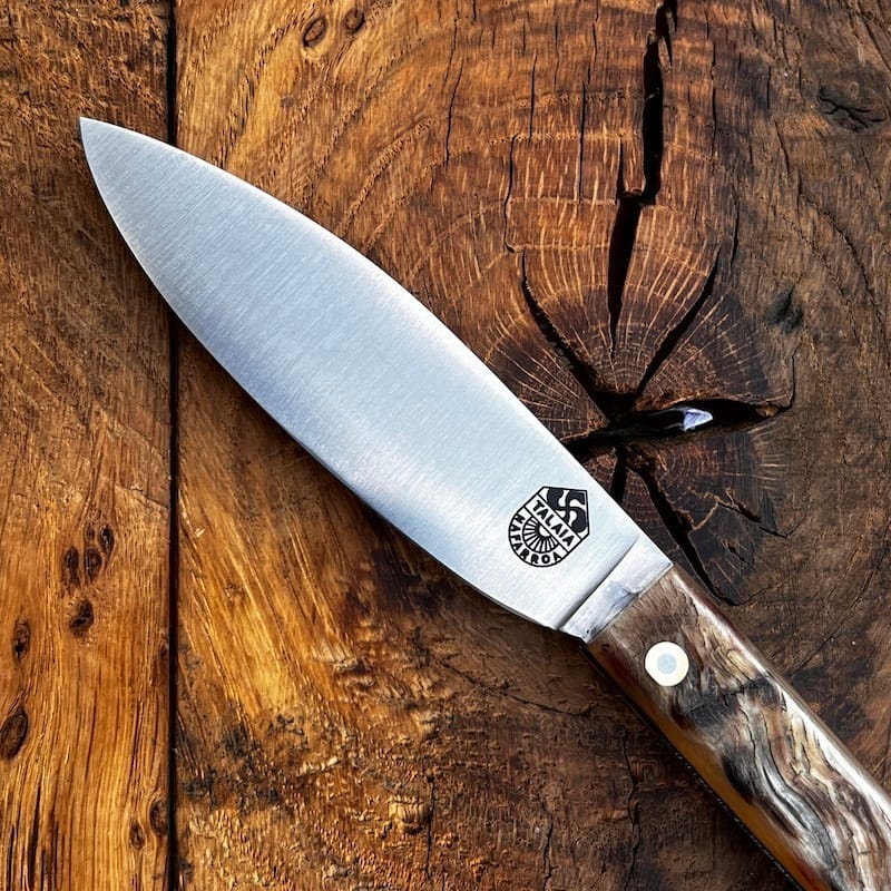 LE COUTEAU BASQUE TALAIA NAFARROA est un couteau basque de pliant, né au pays basque à Saint Jean Pied de Port. Il est symbolique de la province de la Basse Navarre.