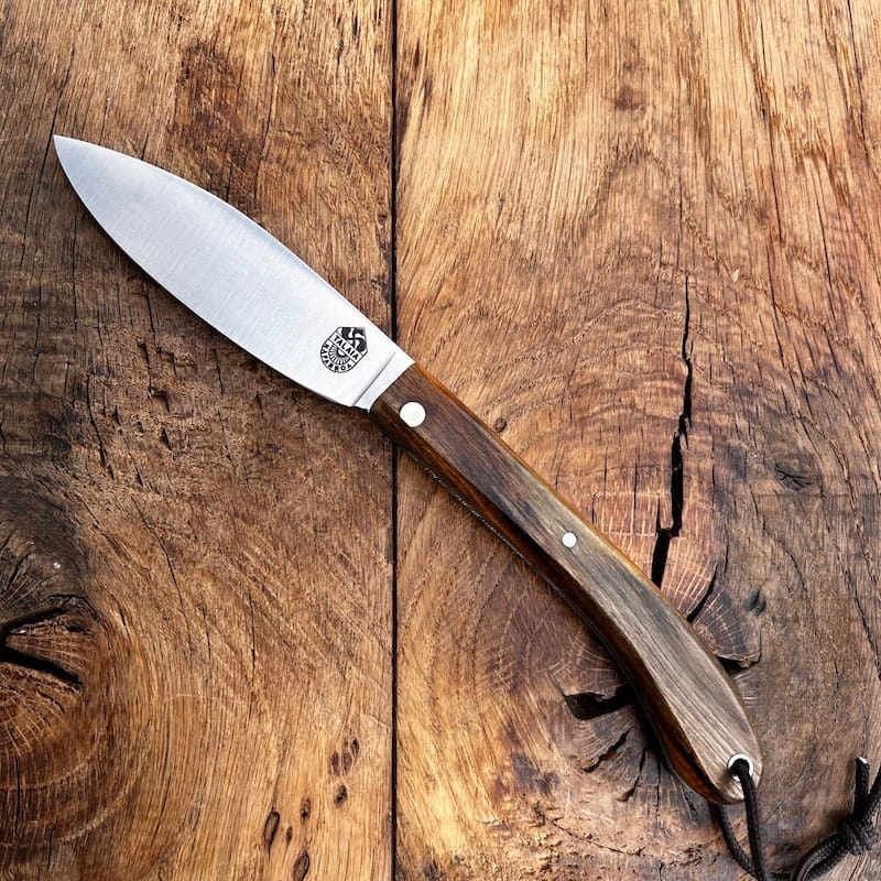 LE COUTEAU BASQUE TALAIA NAFARROA est un couteau basque de pliant, né au pays basque à Saint Jean Pied de Port. Il est symbolique de la province de la Basse Navarre.