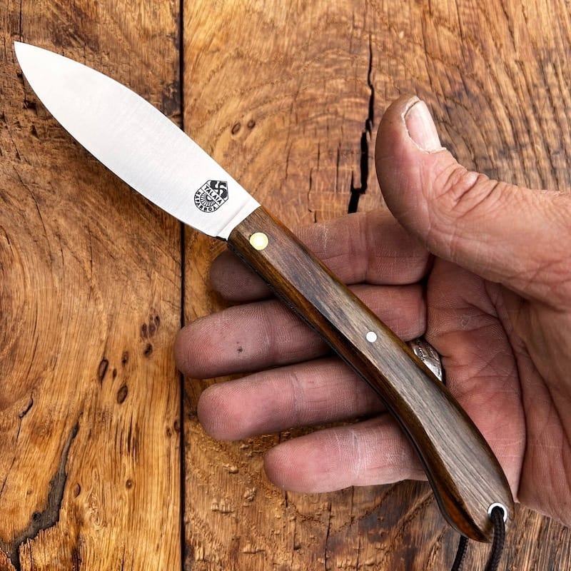 LE COUTEAU BASQUE TALAIA NAFARROA est un couteau basque de pliant, né au pays basque à Saint Jean Pied de Port. Il est symbolique de la province de la Basse Navarre.