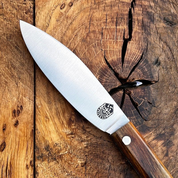 LE COUTEAU BASQUE TALAIA NAFARROA est un couteau basque de pliant, né au pays basque à Saint Jean Pied de Port. Il est symbolique de la province de la Basse Navarre.